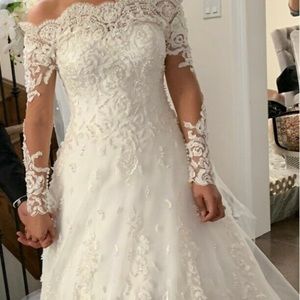 Selling white customized wedding dress